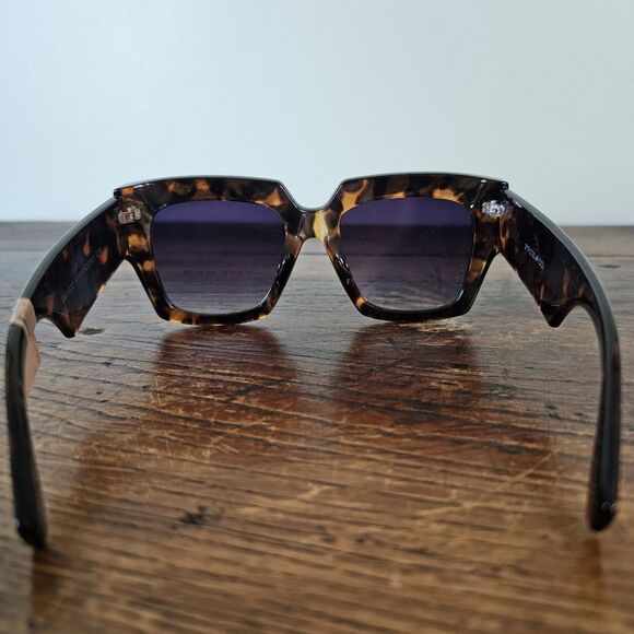 Frye & Co Sunglasses 100% UV Oversized Square Dark Gradient Lens Tortoise Brown - Picture 4 of 5